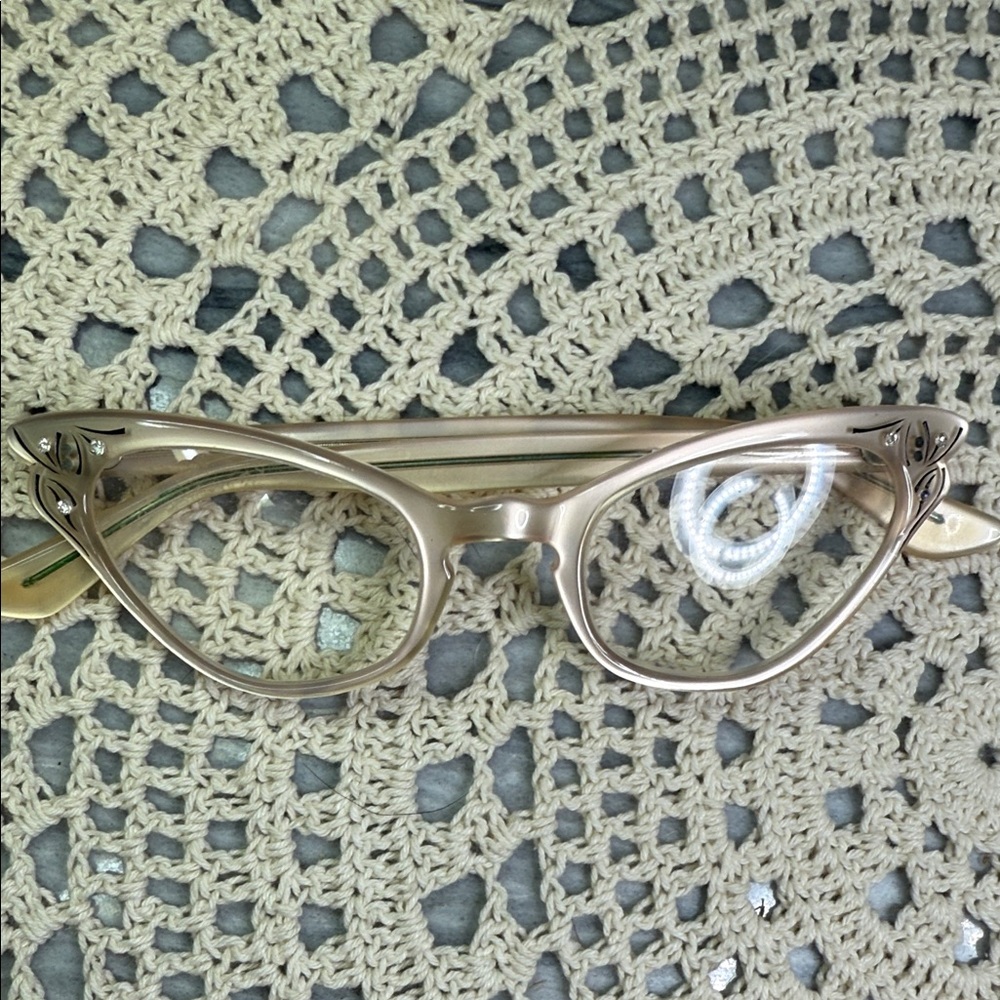 Elegant pinkish-Cream rhinestone Cat-Eye Glasses